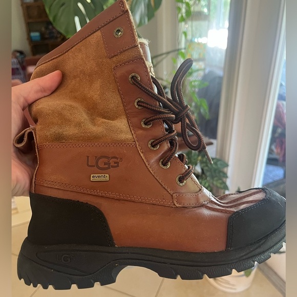 UGG Chestnut Leather and Suede Boots - Picture 8 of 14